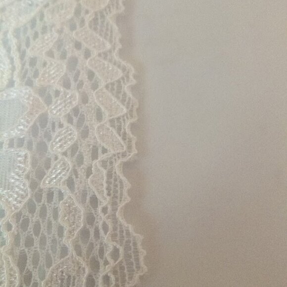 LA VIE EN ROSE White Floral Robe w Lace Small / Medium --- - Picture 5 of 7